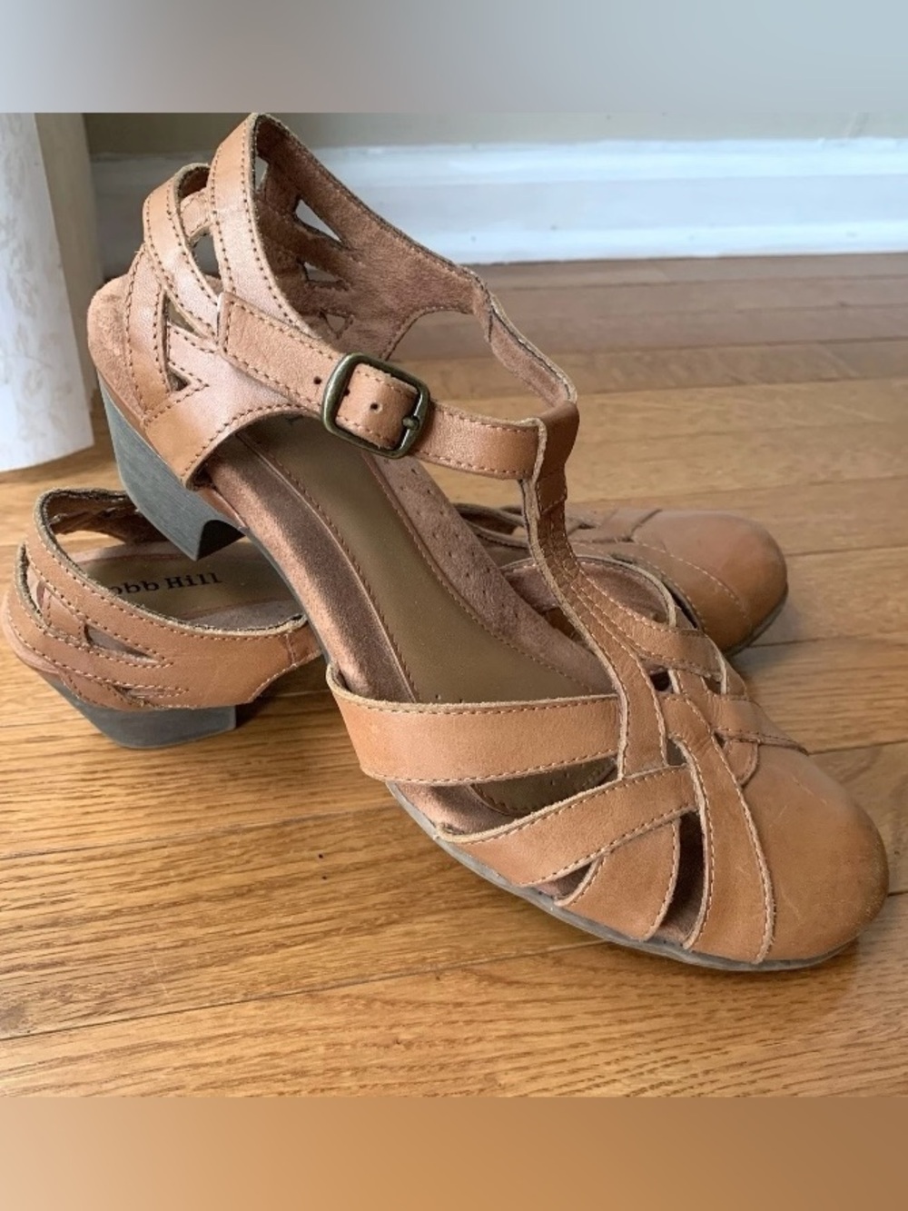 Cobb Hill Aubrey T-Strap Brown Leather Comfort Heeled Sandals Shoes Sz 8.5